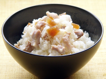 ヒノヒカリ、奈良漬、大和肉鶏で炊き込みご飯