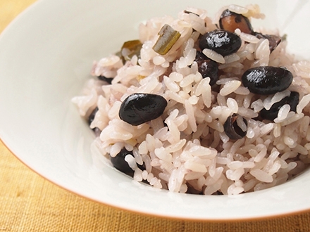 煎り黒豆ごはん　ほうじ茶風味