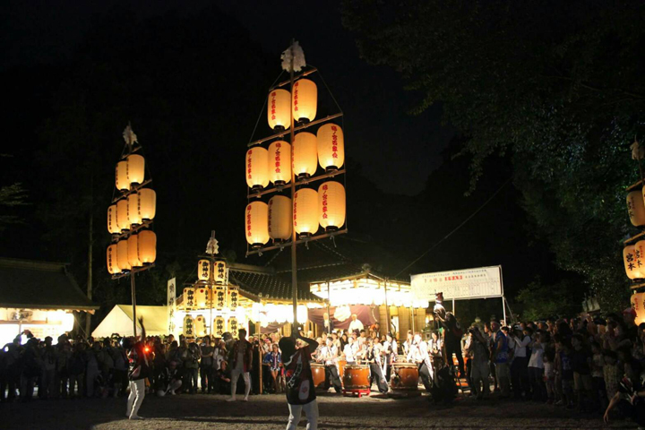 鴨都波神社　夏祭り　ススキ提灯献燈行事